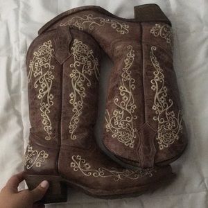 Brown snip toe western boots
